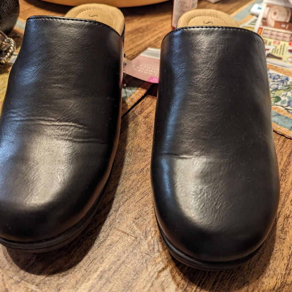 SERRA. black size 10, BRAND NEW WITH TAG. SHOES WOMEN